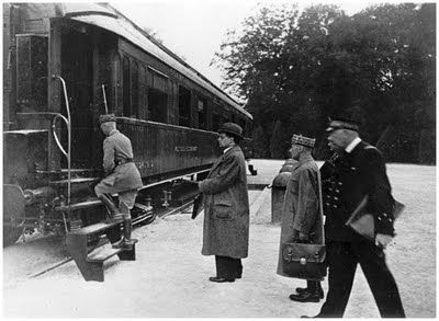 surrender-france-1940-ww2-second-world-war-incredible-pictures-images-photos-drenchsurrender-railway-coach.jpg