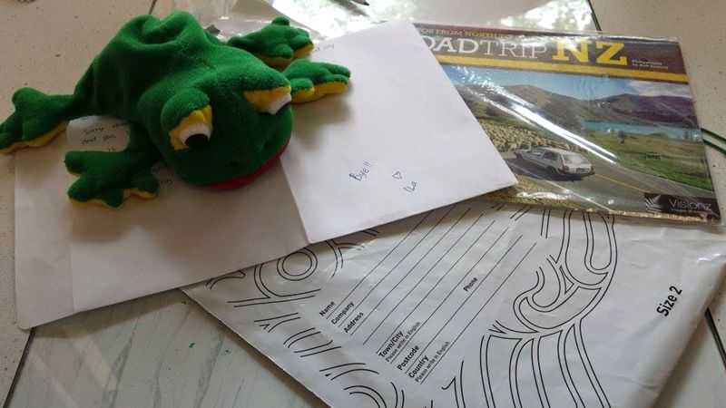 http://i1044.photobucket.com/albums/b445/Resurie/frog%20small1_zpsmby8toms.jpg
